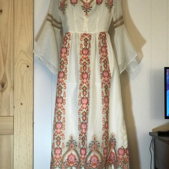 Gorgeous Vintage White Maxi - Picture 7 of 7